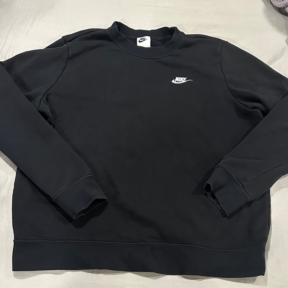 Nike Women's Black Crewneck Sweatshirt
